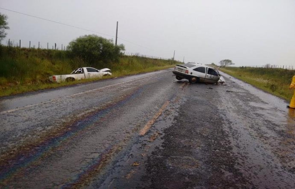 Ir para  <p>Duas pessoas morreram em acidente na ERS 168, no come&ccedil;o da noite desta ter&ccedil;a-feira no munic&iacute;pio de Bossoroca, na Regi&atilde;o das Miss&otilde;es. O acidente, ocorrido no km 37 da rodovia,...